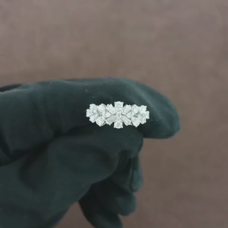 Exquisite 0.58 CT natural round and tapered baguette cut diamond ring, with a beautiful round diamond and tapered baguette diamonds set in a refined design for a perfect blend of classic and modern style.