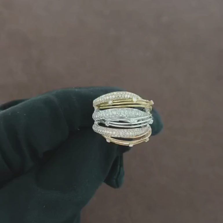 Video showcasing the 1.08 CT natural round cut diamond ring set in 18kt white gold, highlighting the dazzling brilliance and sparkle of the round diamond from multiple angles.